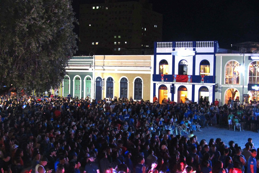 Transmissão do 59º Festival de Parintins no Largo de São Sebastião