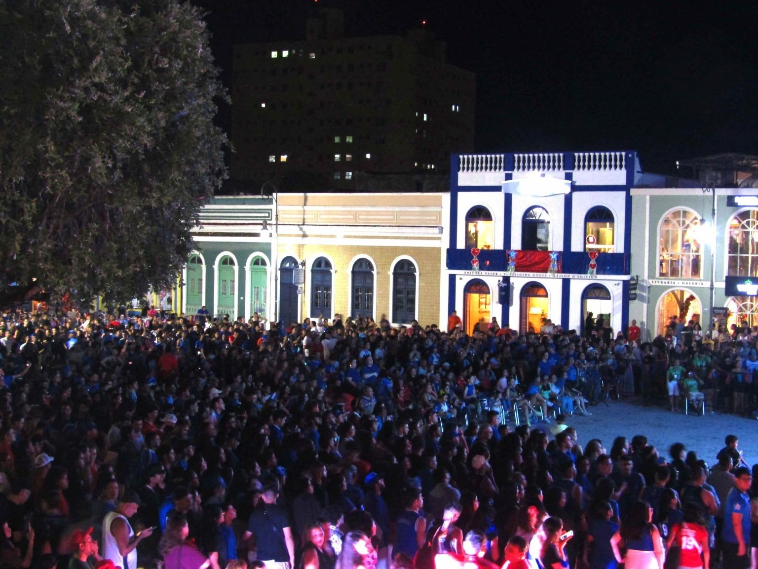 Transmissão do 59º Festival de Parintins no Largo de São Sebastião