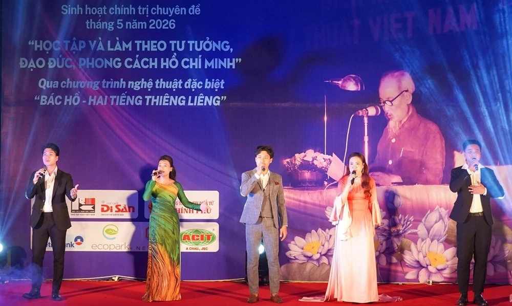 Chương trình nghệ thuật đặc biệt "Bác Hồ - Hai tiếng thiêng liêng"