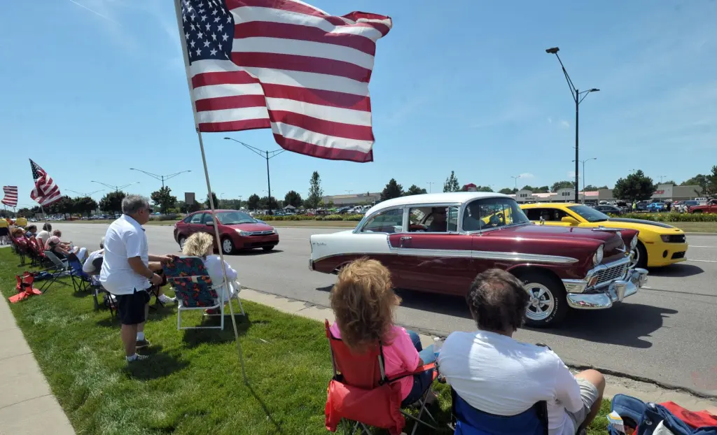 Macomb 250 Patriotic Cruise