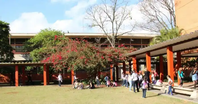 Feira de Troca de Livros da Faculdade de Educação da USP