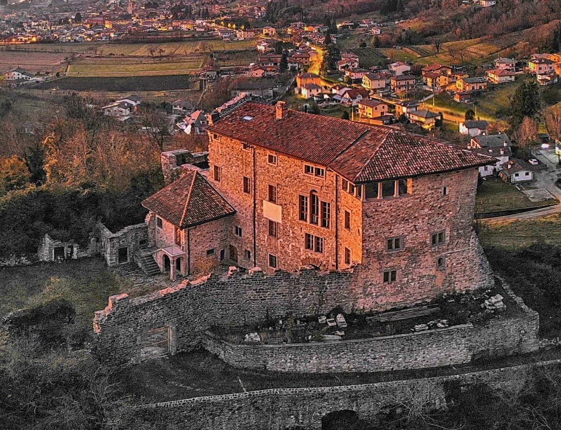 Il Castello rinato di Afro