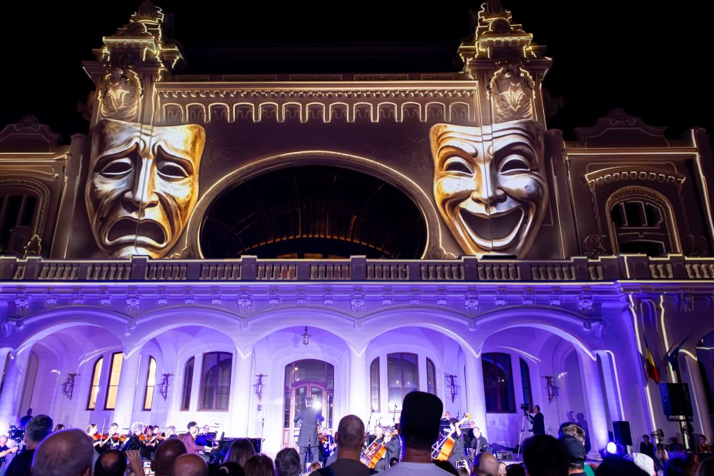 E cool să fii cult!