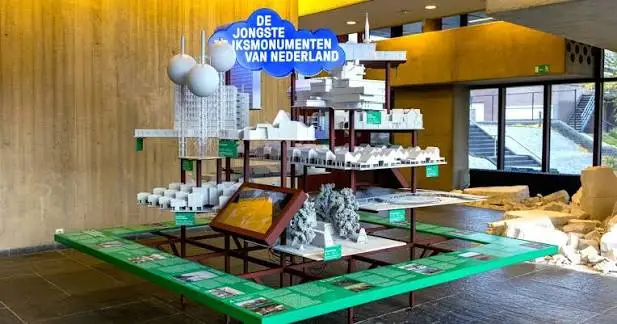 Reizende expo Post '65