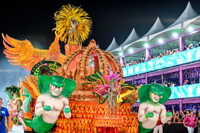 Mini desfiles das escolas de samba