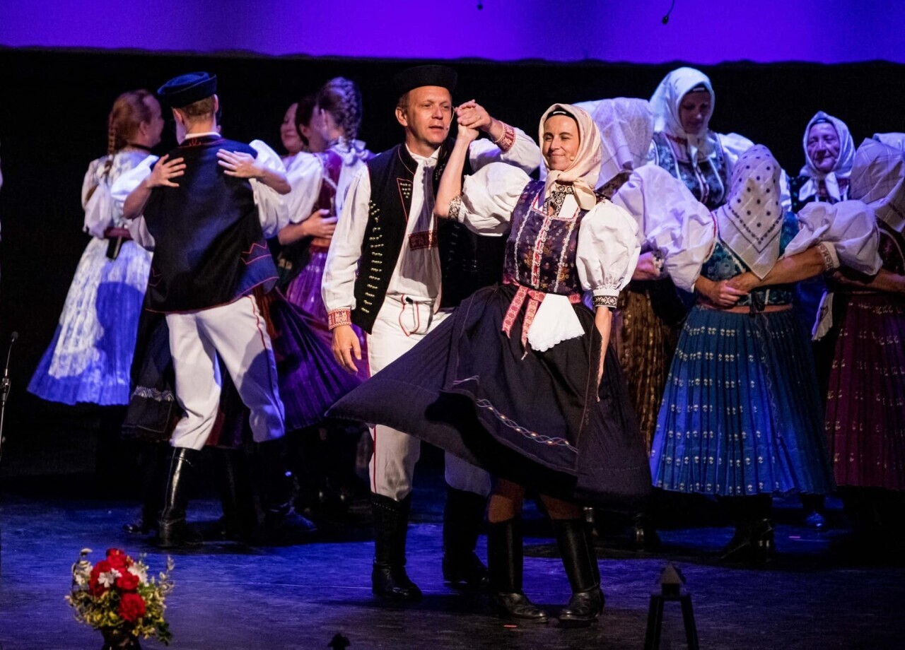 Danse avec le monde
