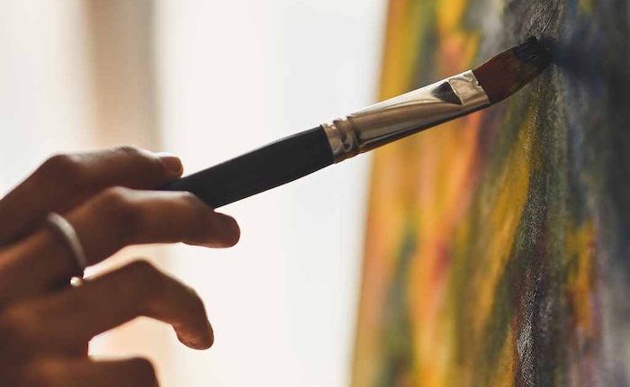 Finito le parole, resta il colore