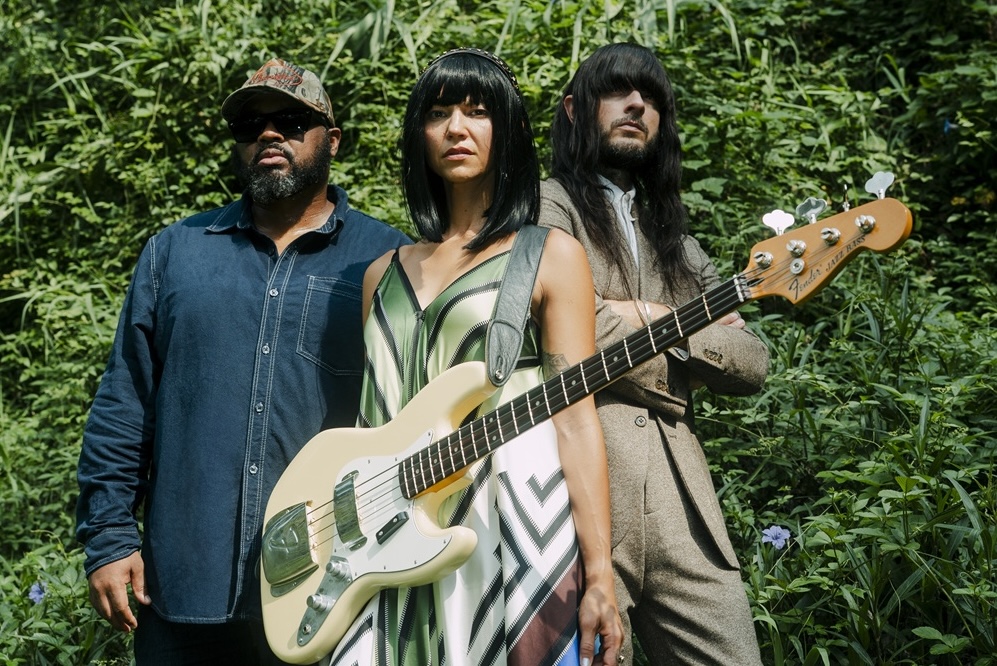 ＜FUJI ROCK FESTIVAL ’26＞来日記念 KHRUANGBIN サイン会