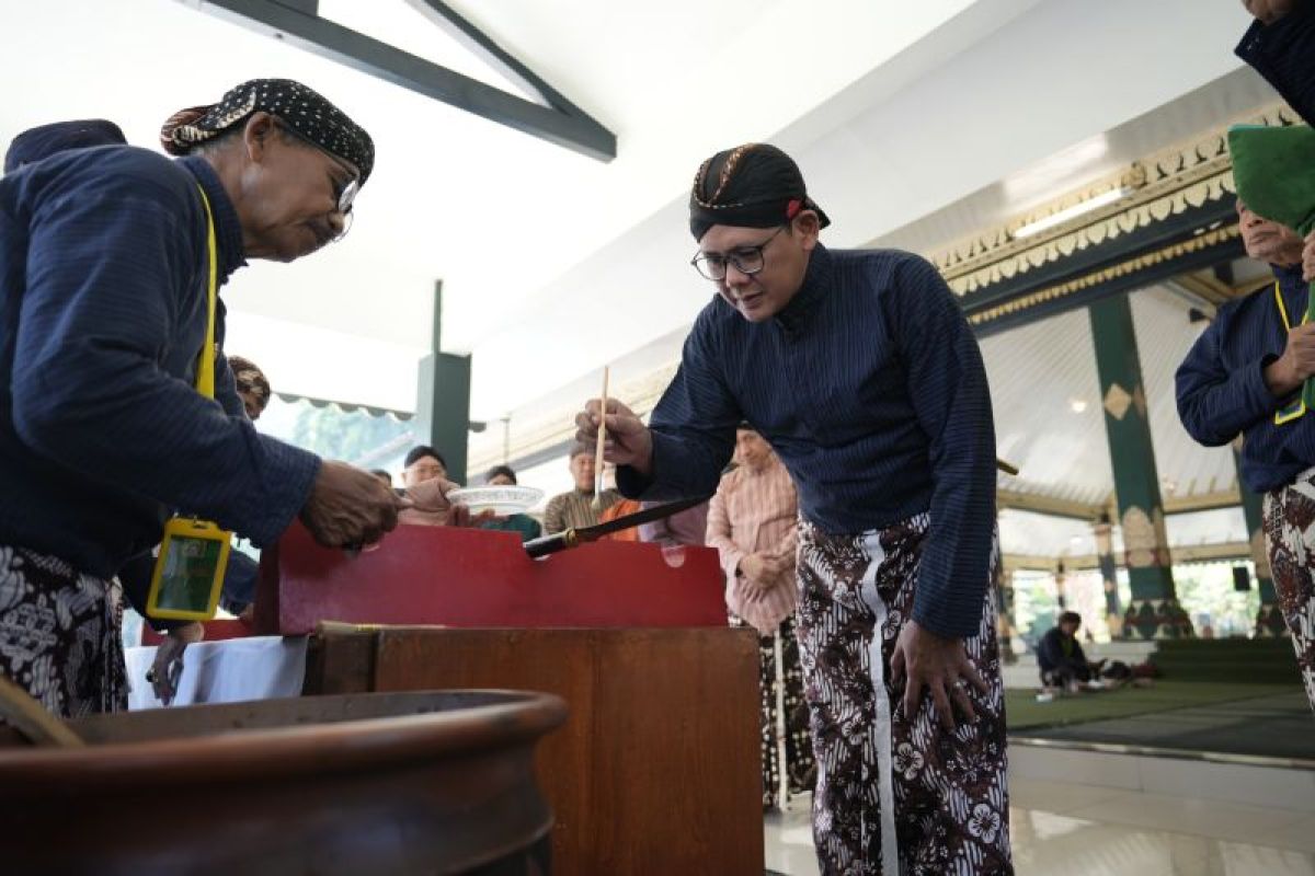 Upacara Adat Jamasan Pusaka Tombak Kyai Turunsih