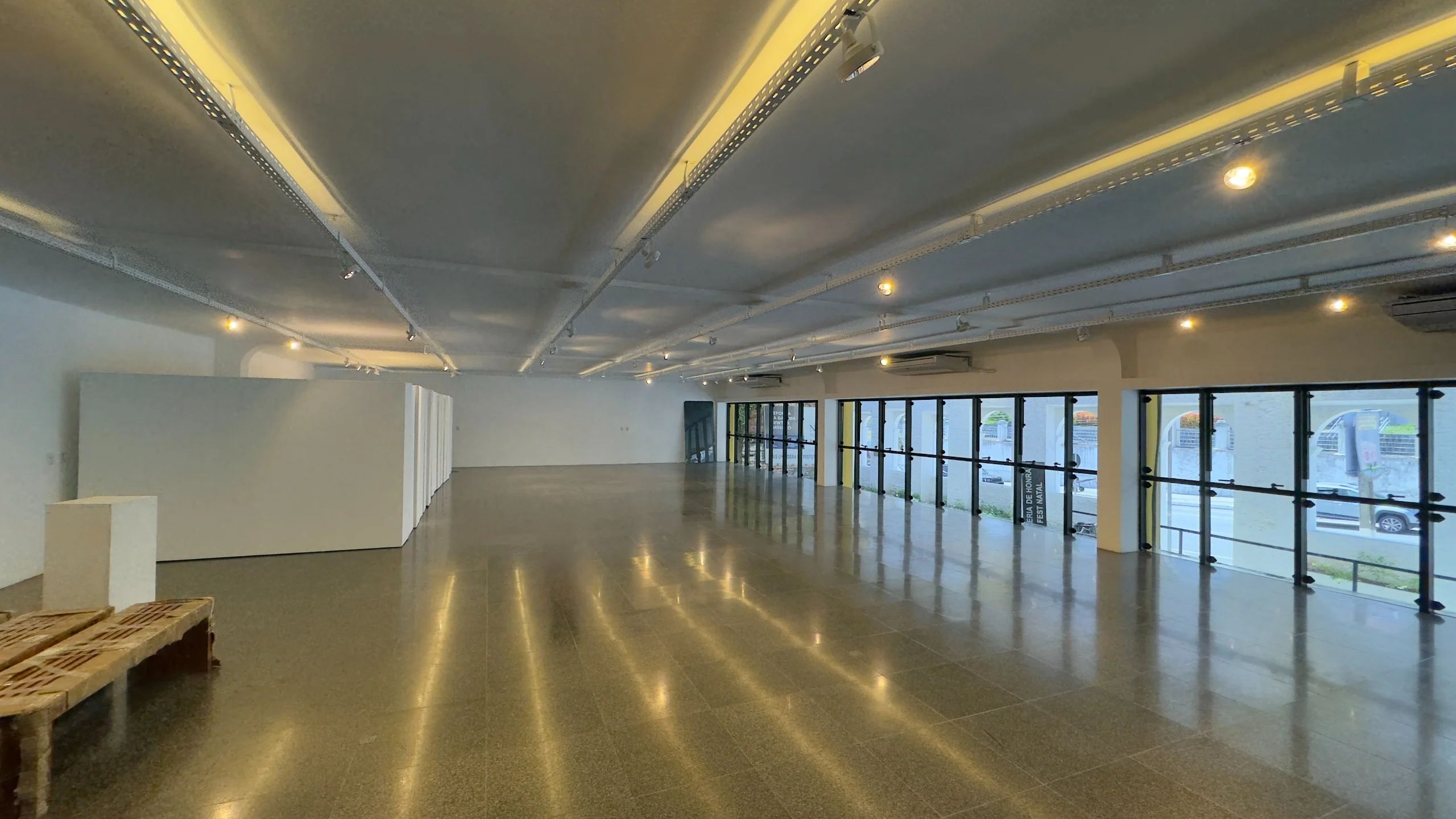 Exposição “Paisagens Inquietas em Newton Navarro”