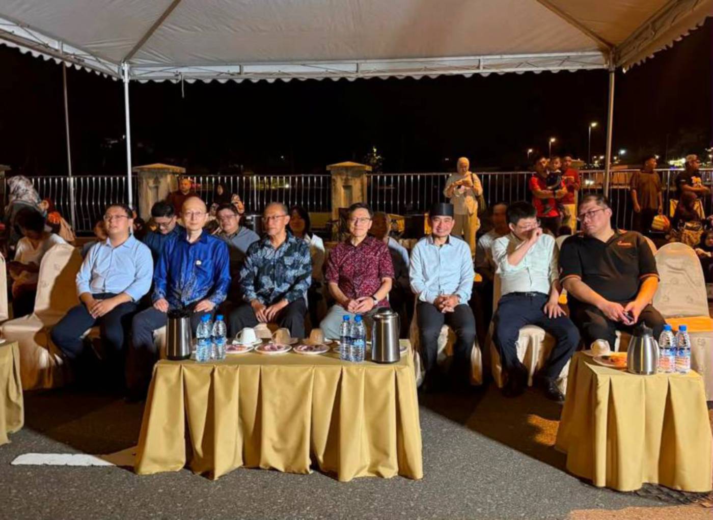 Jelajah Pertunjukan Cahaya Dron dan Bunga Api