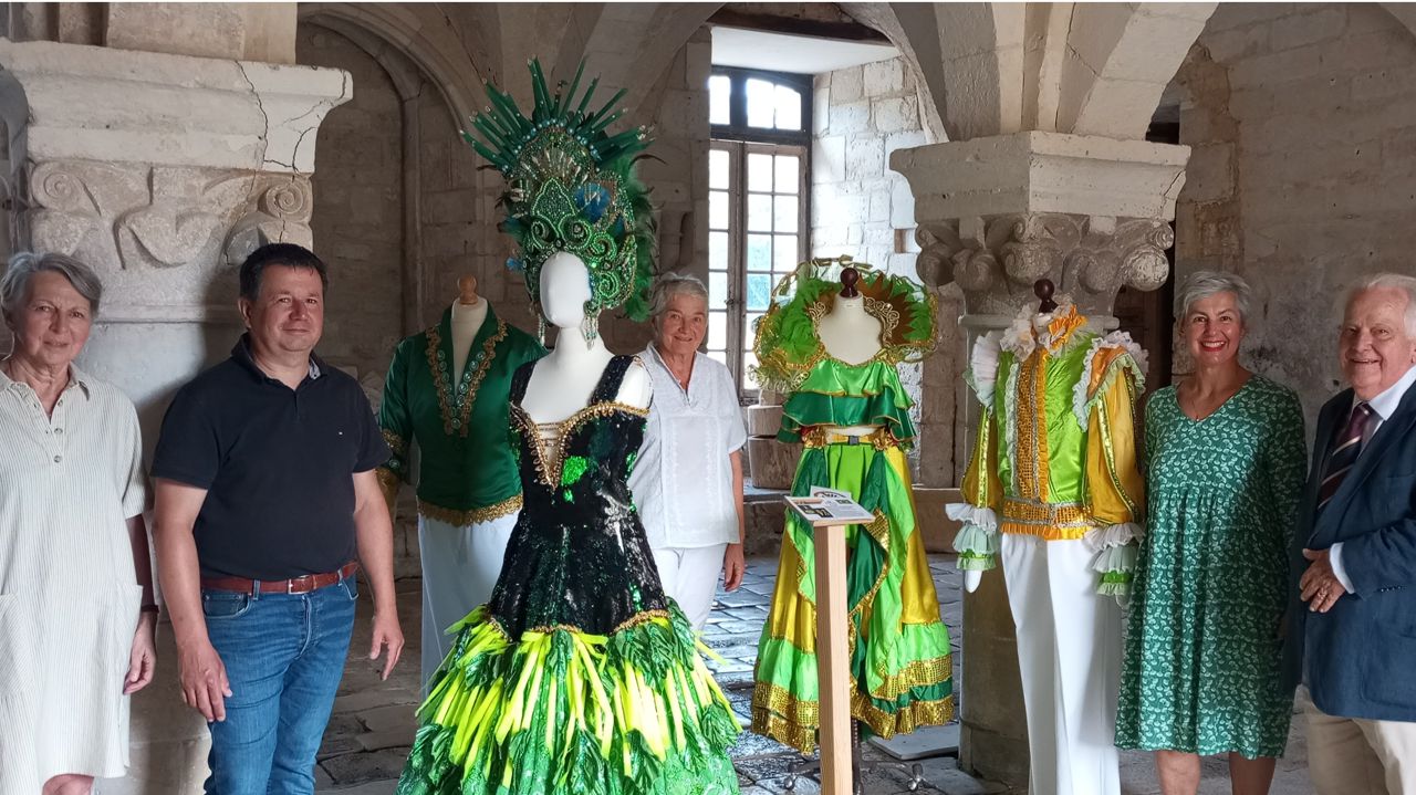 Exposition de costumes du Festival de Confolens
