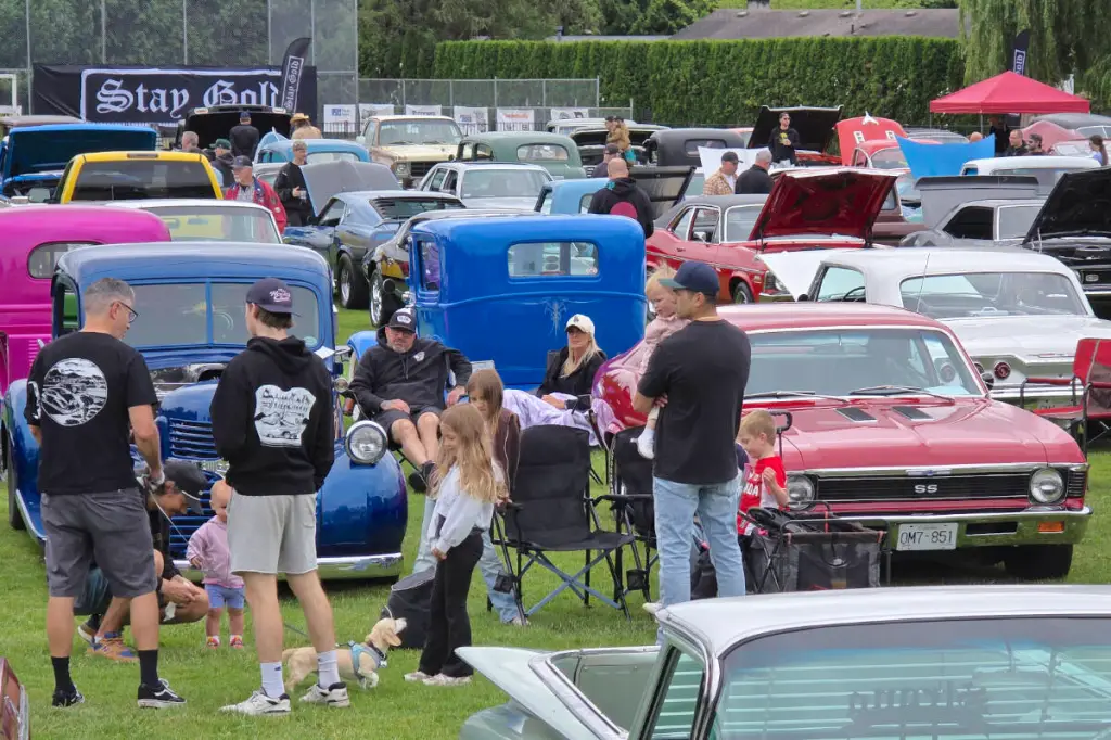Stay Gold car show
