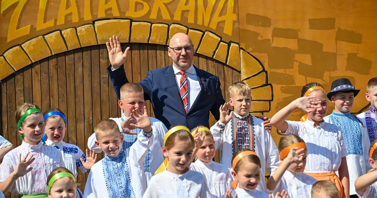 32. Međunarodni dečji folklorni festival "Zlatá brána"