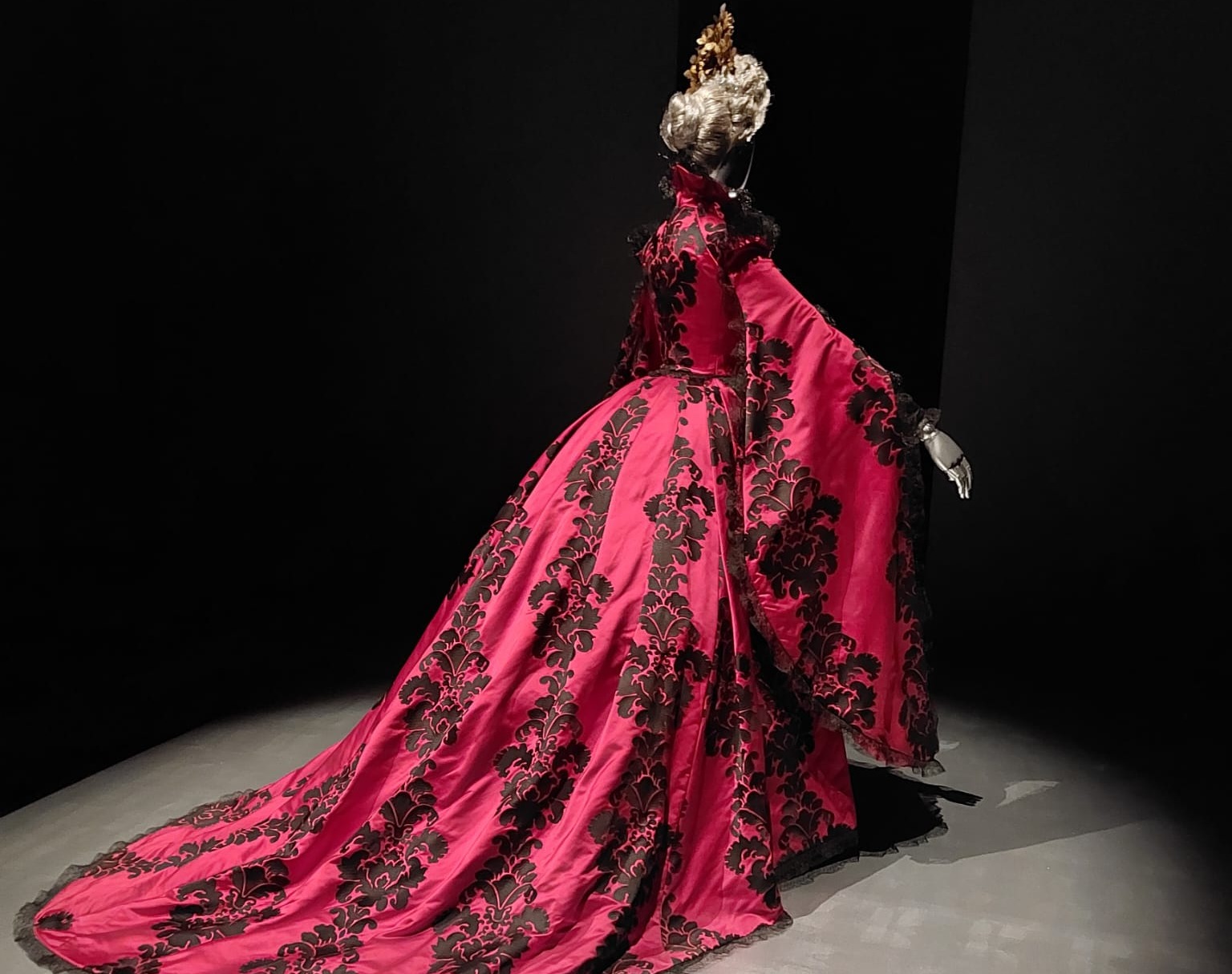 Regine in scena. L’arte del costume italiano tra cinema e teatro