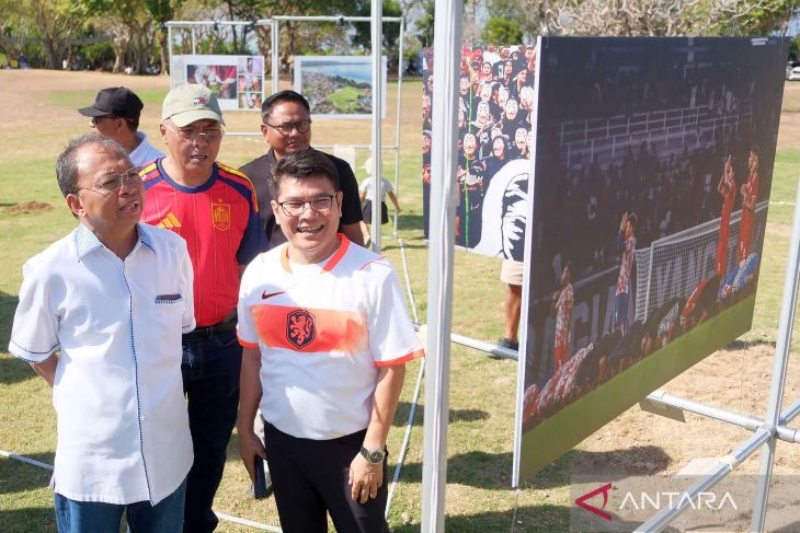 Pameran Foto Jurnalistik Negeri Bola: Dari Lapangan Kampung Menuju Panggung Dunia