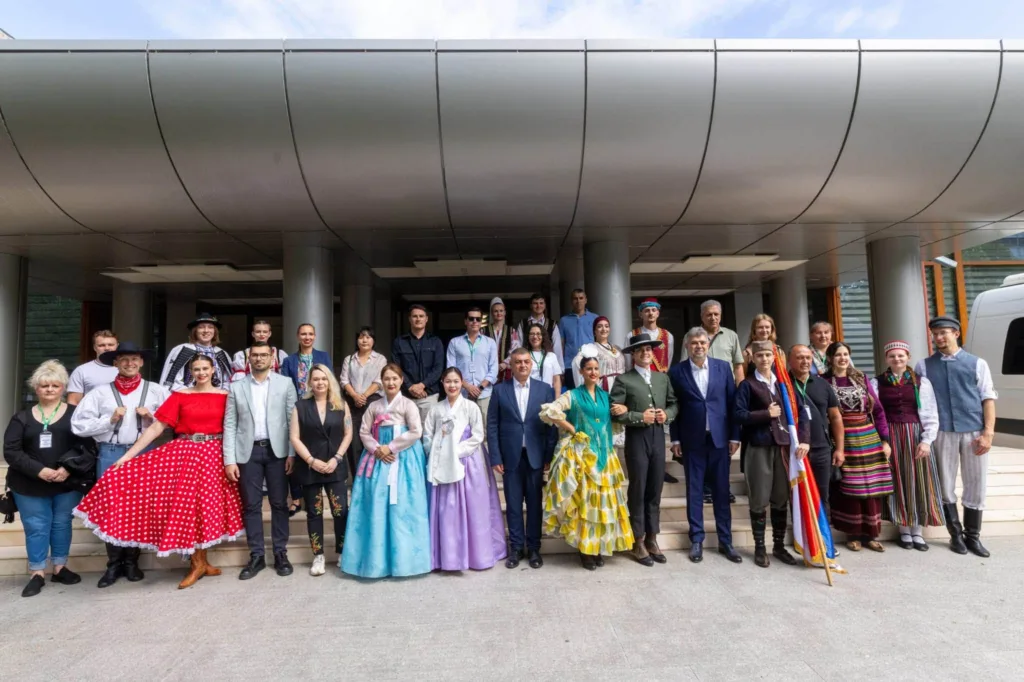 Festivalul Internațional de Folclor „Plaiurile Mioriței”