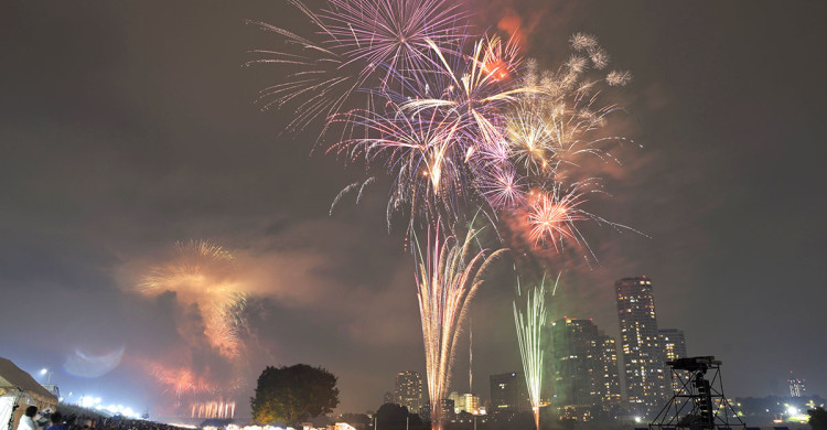 Kawasaki City Commemoration Tama River Fireworks Festival