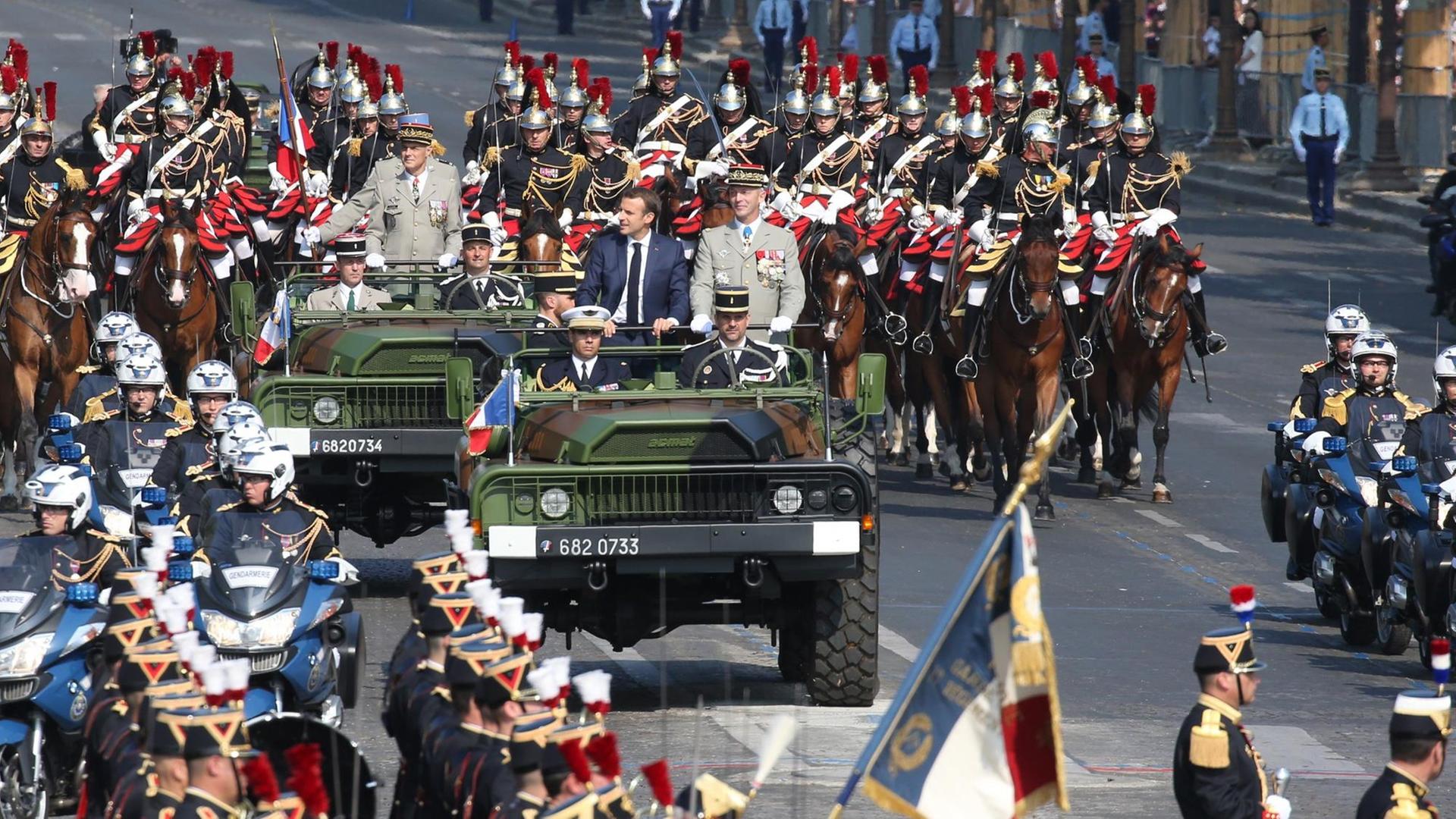 Militärparade zum französischen Nationalfeiertag