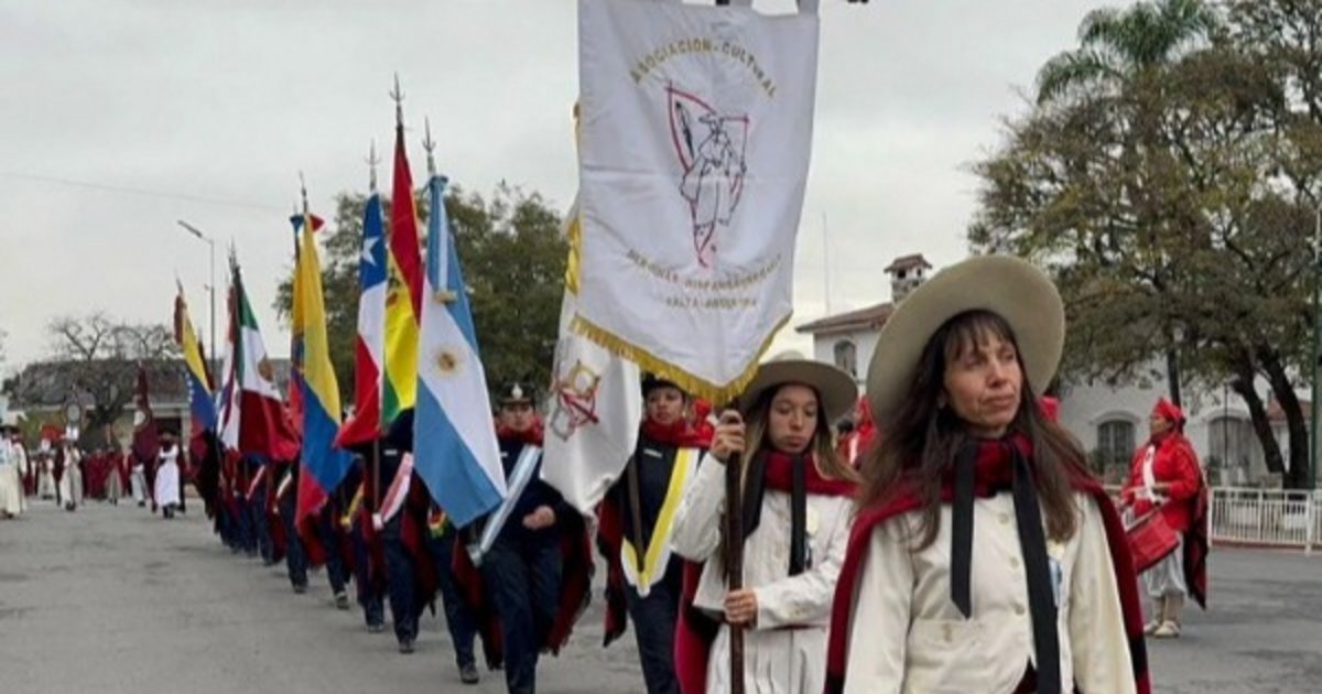 Desfile de las Heroínas y Mártires de la Independencia de América
