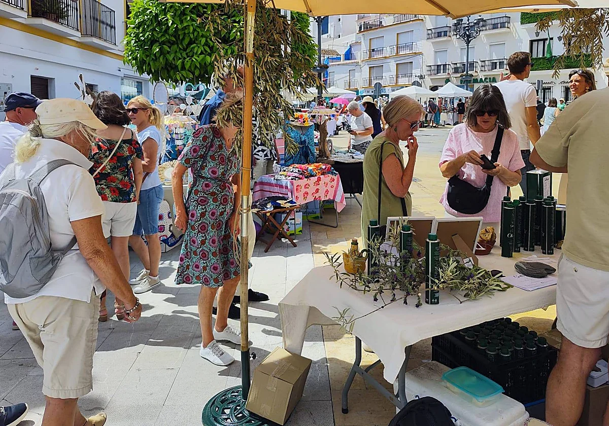International Arts and Crafts Market