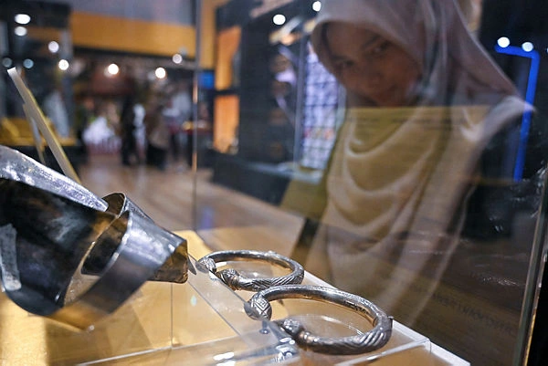 Magic and Metal: Spirit, Power and Art exhibition