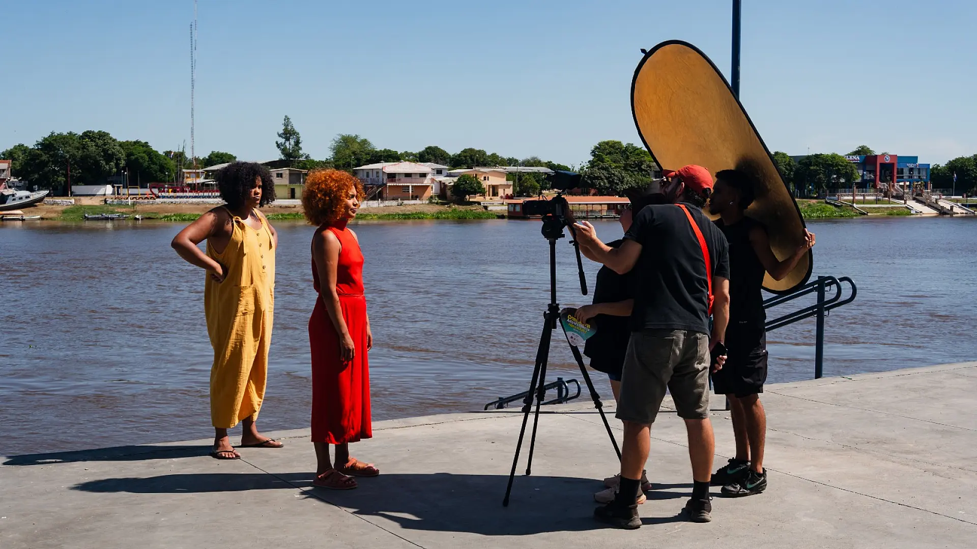 Exibição do documentário “Fronteiras” e Oficina de Criação