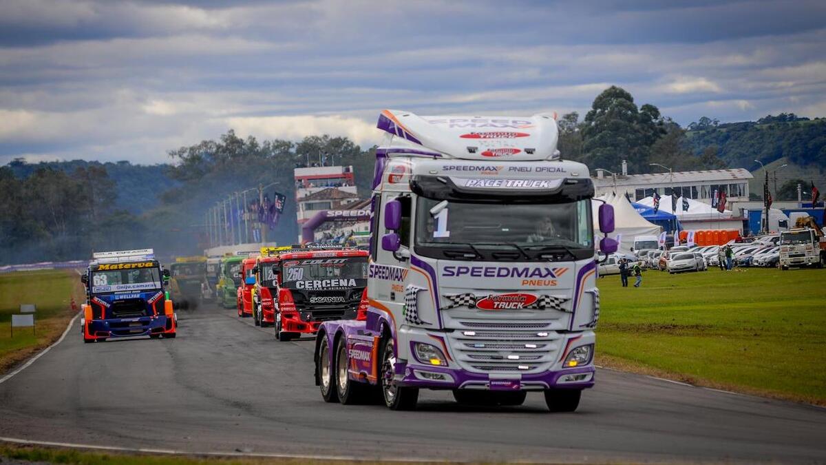 Exposição com caminhões da Fórmula Truck