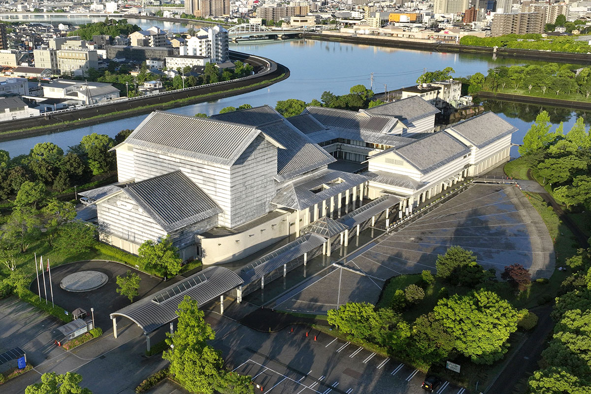 コレクションによる特集展示 特集Ⅰ「戦争」、特集Ⅱ「ヒノマル・イルミネーション」