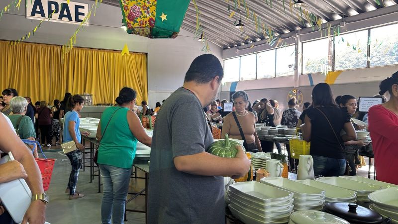 Expo Louças da APAE Volta Redonda