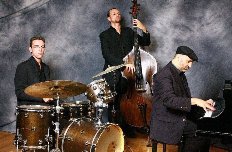 Lake vibes, live jazz