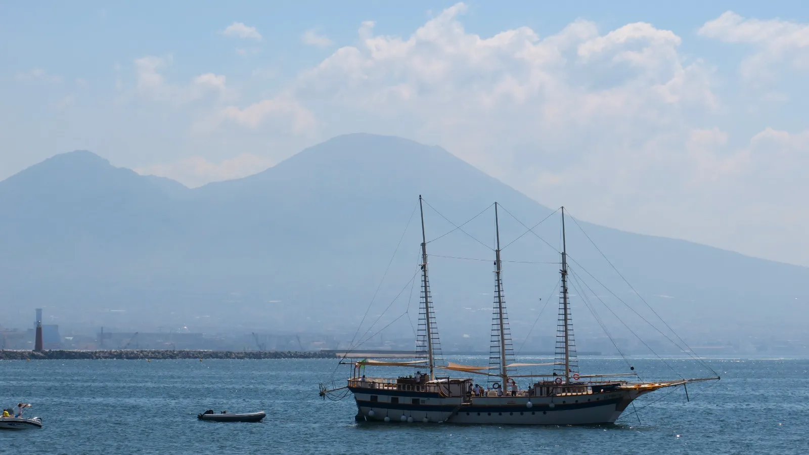 Vedi Napoli d’estate e poi torni