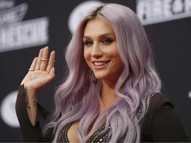 Kesha pays tribute to Dolly Parton at Pittsburgh concert
