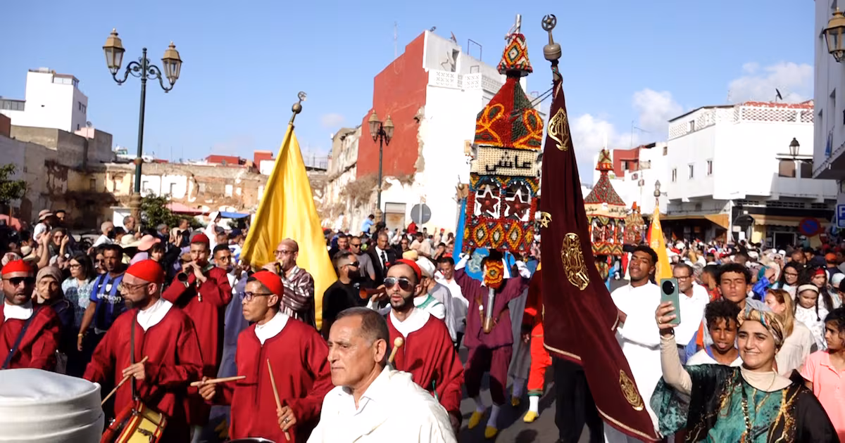 Le défilé des cierges de l’Aïd Al-Mawlid Annabaoui