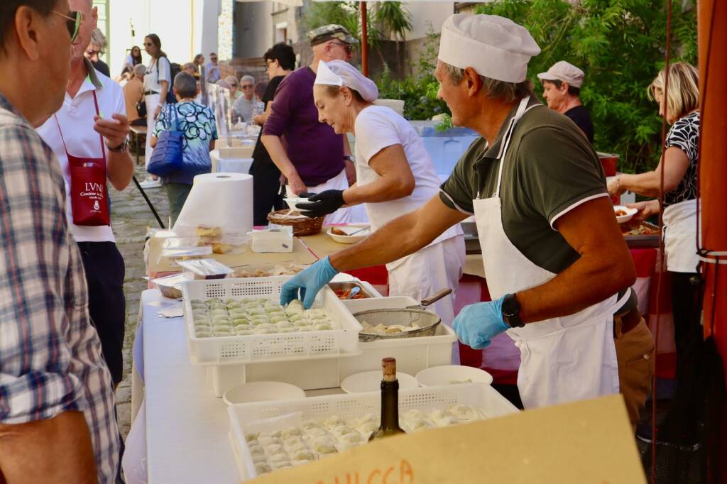 Luni Cantine in Festa