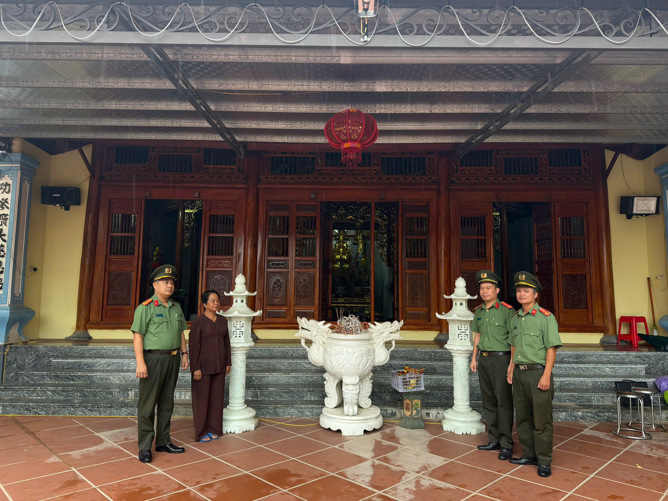 Lễ hội truyền thống Đền Cảm Nhân Linh Từ