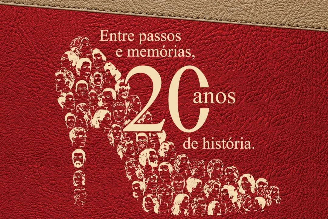 Entre passos e memórias: 20 anos de história