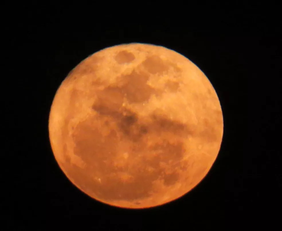 Observação do eclipse lunar parcial