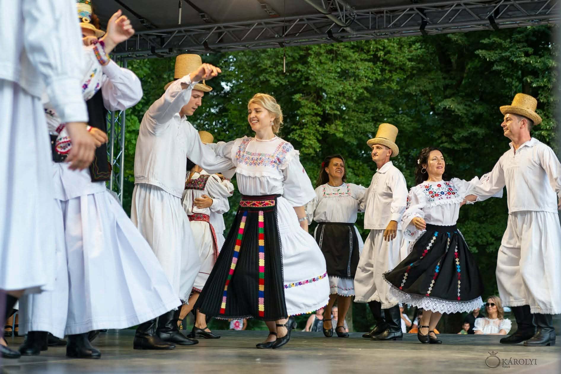 Concert aniversar: 25 de ani de la înființarea Ansamblului Ceatăra