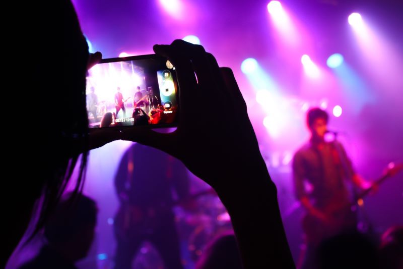 Rokenrol u Velikom Gradištu: Izložba fotografija i plakata