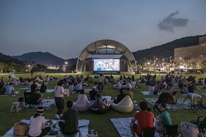 Picnic Mat Culture Salon