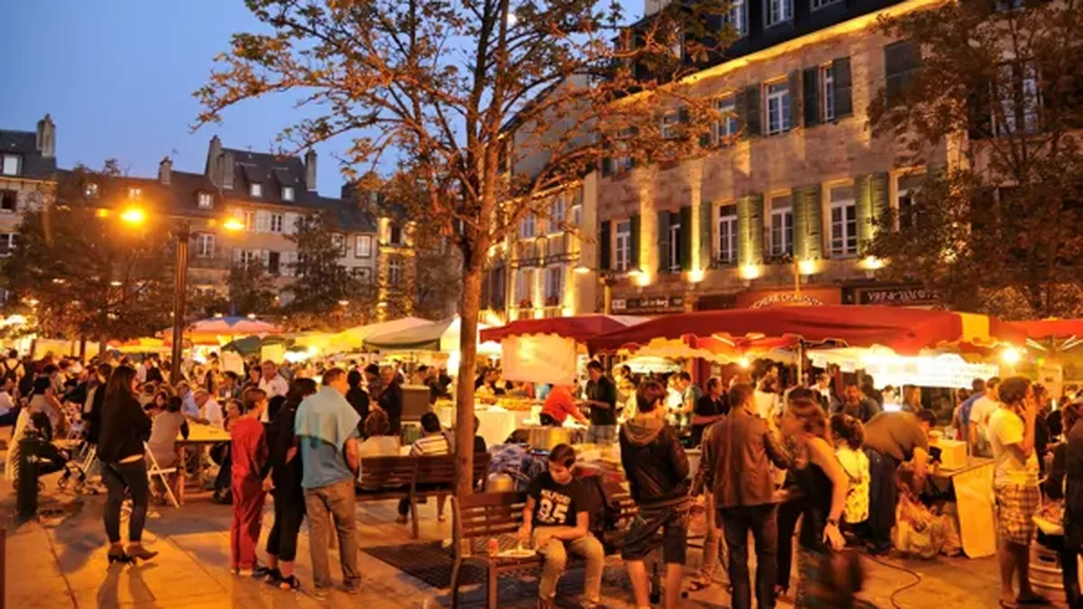 Animations culturelles de Rodez (Marché gourmand, Terrasses en fête, Spectacle son et lumière)