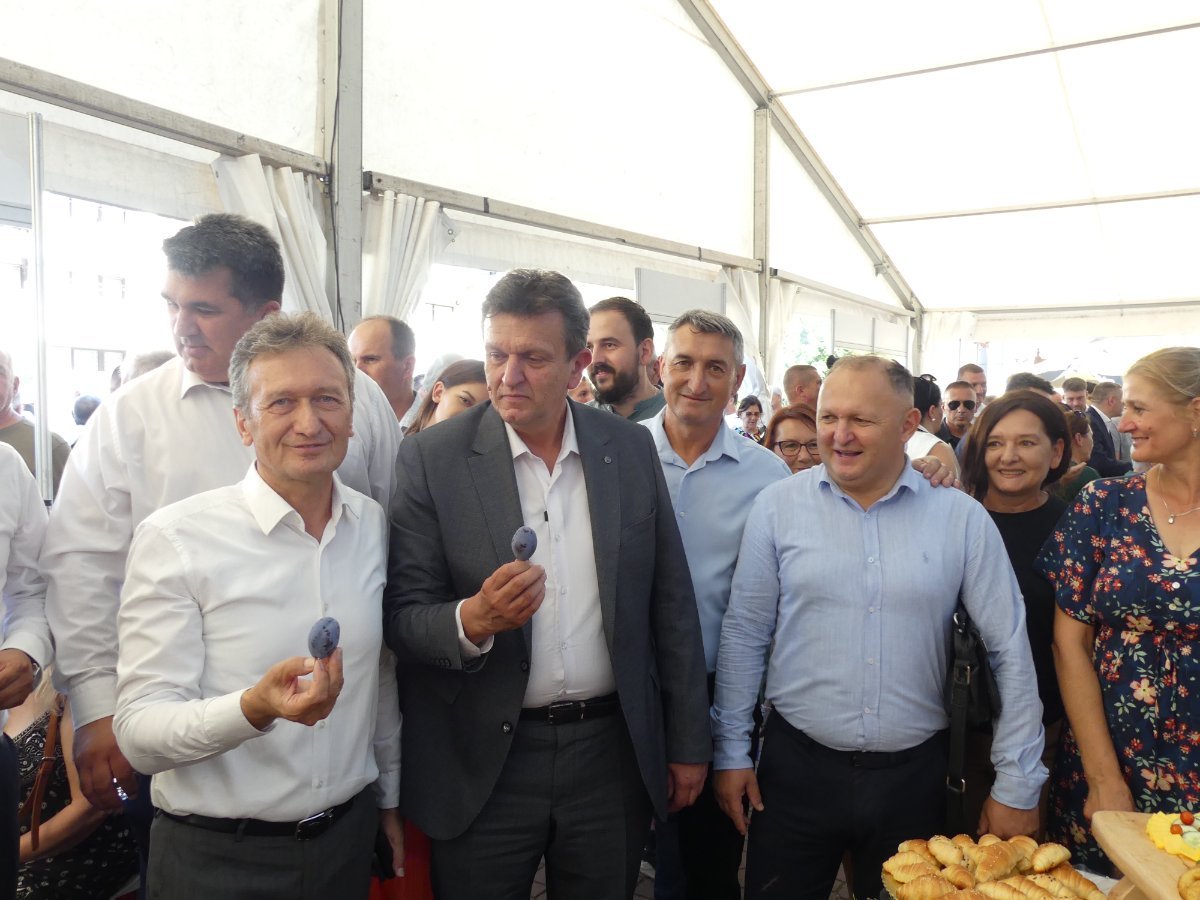 Sajam šljive, voćnih rakija i meda