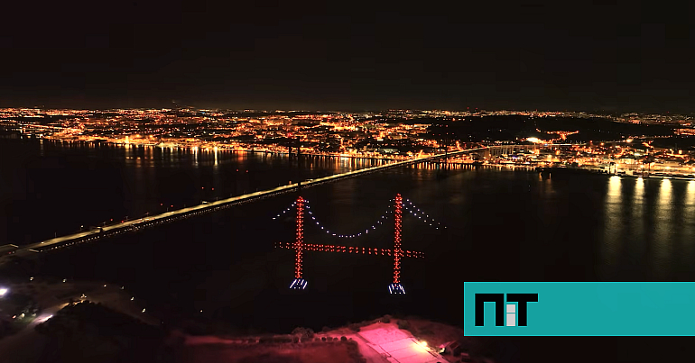 Espetáculo de Drones na Ponte 25 de Abril