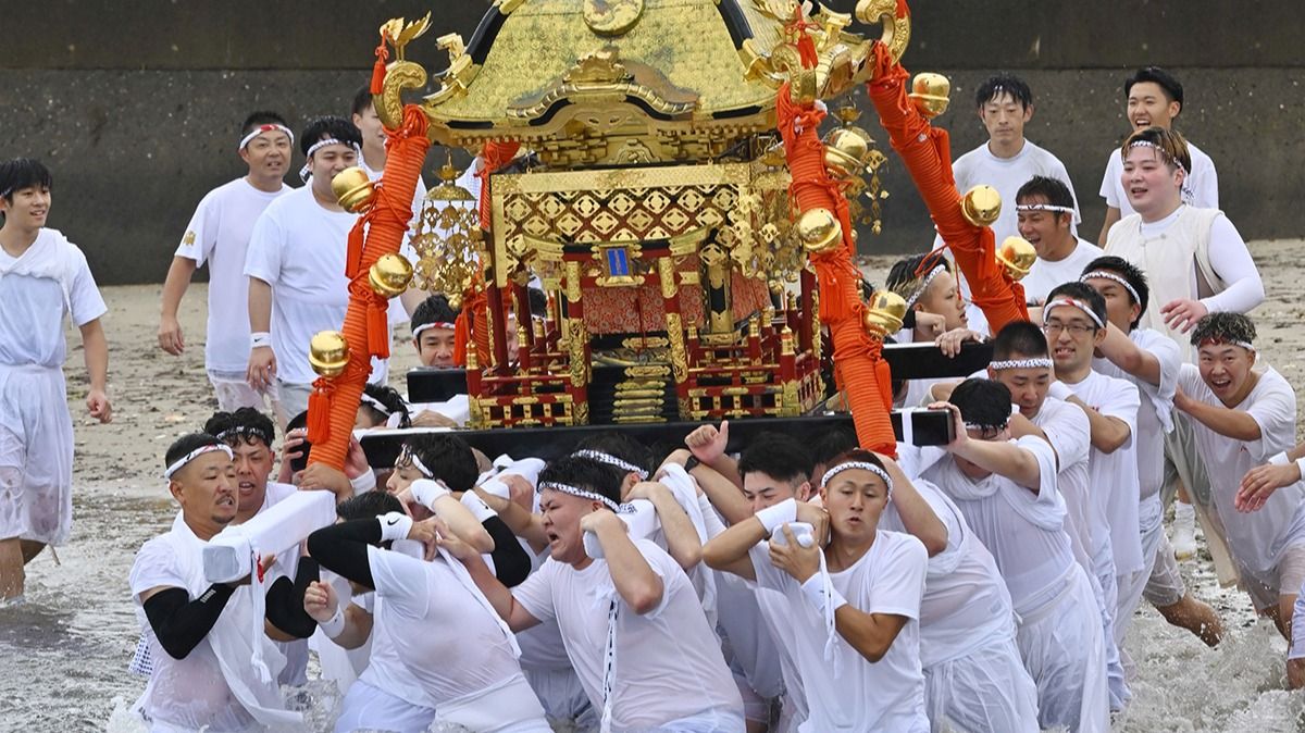 魚賀波間神社 神幸祭