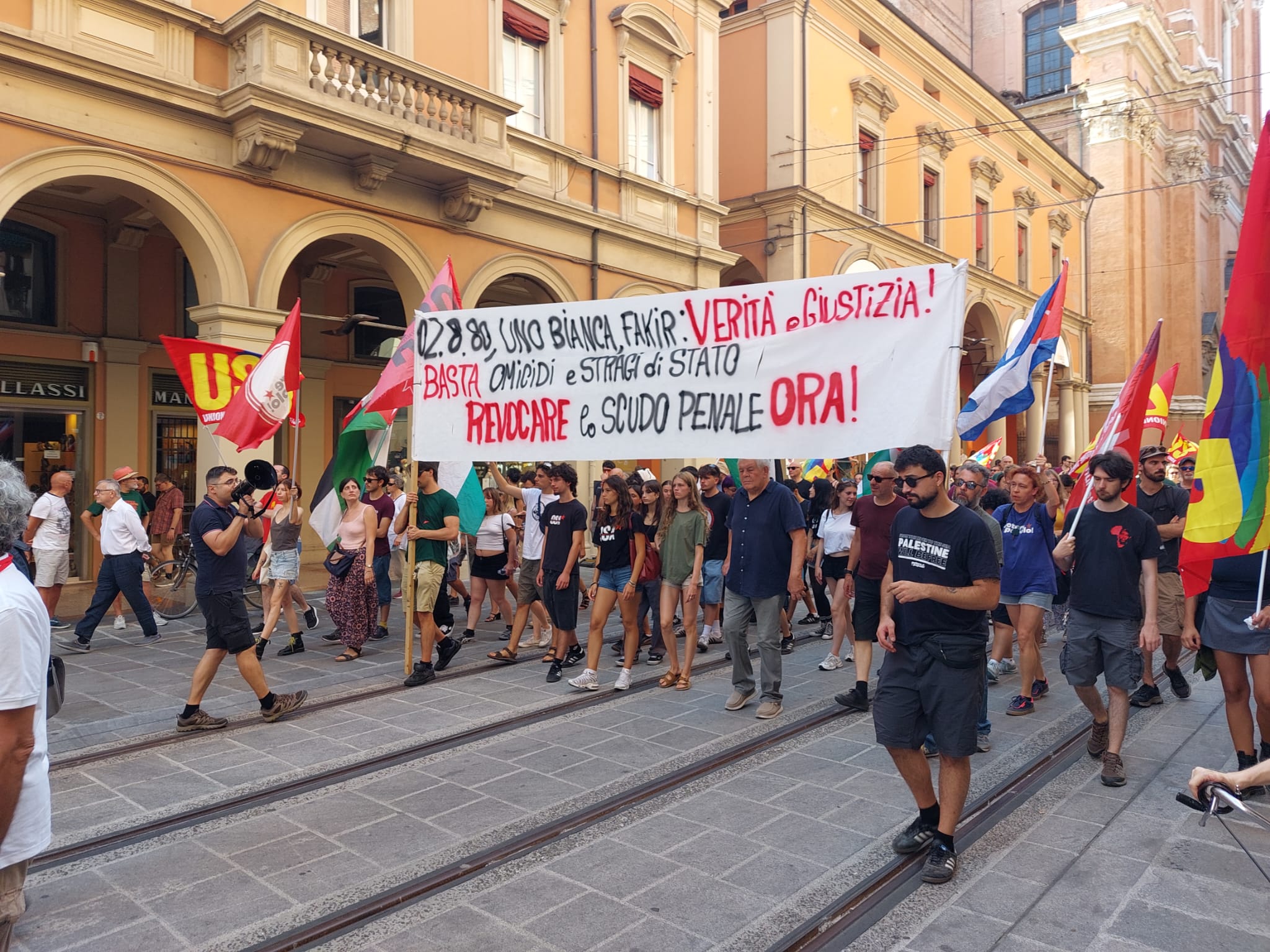 Corteo della commemorazione della strage alla stazione di Bologna