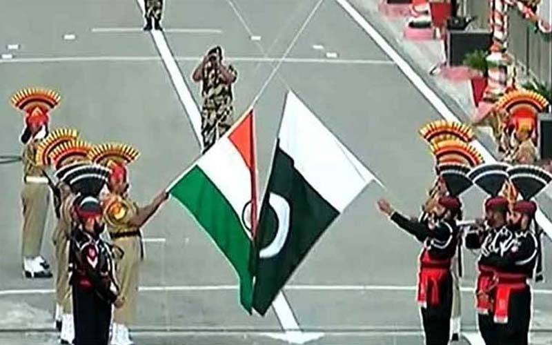 واہگہ بارڈر پر پرچم اتارنے کی تقریب