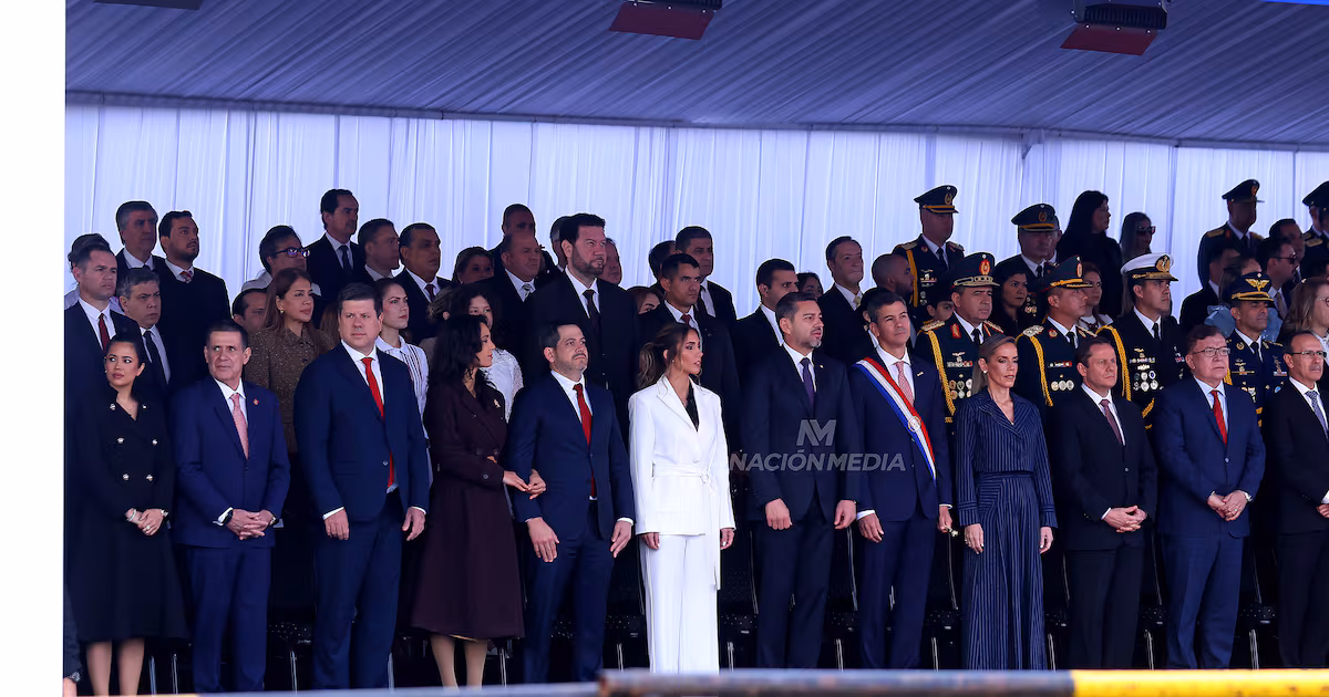 Desfile militar y policial por el 489° aniversario de la Fundación de Asunción