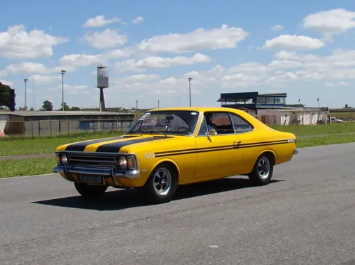 Campanha de Dia dos Pais: Exposição de Carros Antigos 'Clássicos como Seu Pai'