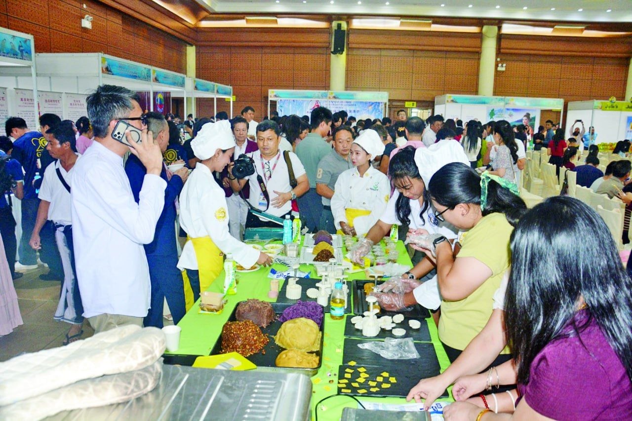 ဆောင်းဦးလယ်လမုန့်ပွဲတော်နှင့် လက်ဖက်ယဉ်ကျေးမှုပြပွဲ